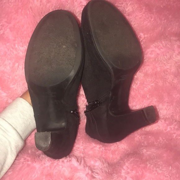 black heeled boots, swede , mint condition. - Picture 3 of 3